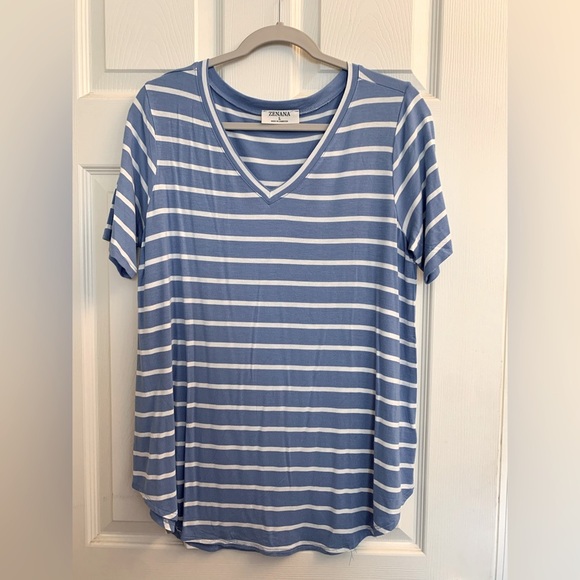 Zenana EUC Blue and White Stripes Large short Sleeve - Picture 1 of 3